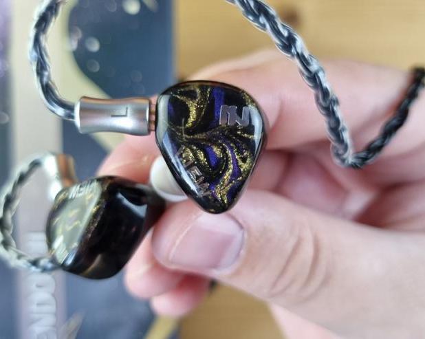Глубина и изысканность: обзор динамических наушников IntuAura Splendor II