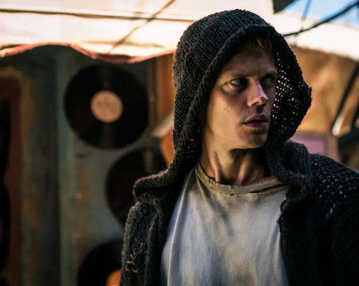 Обзор фильма «Пацан против всех» Джон Уик в стиле Кунг-фу и озвучке «Венома»